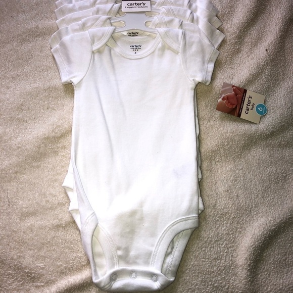 5 pack Carter’s white onesies size 6 months - Picture 1 of 4